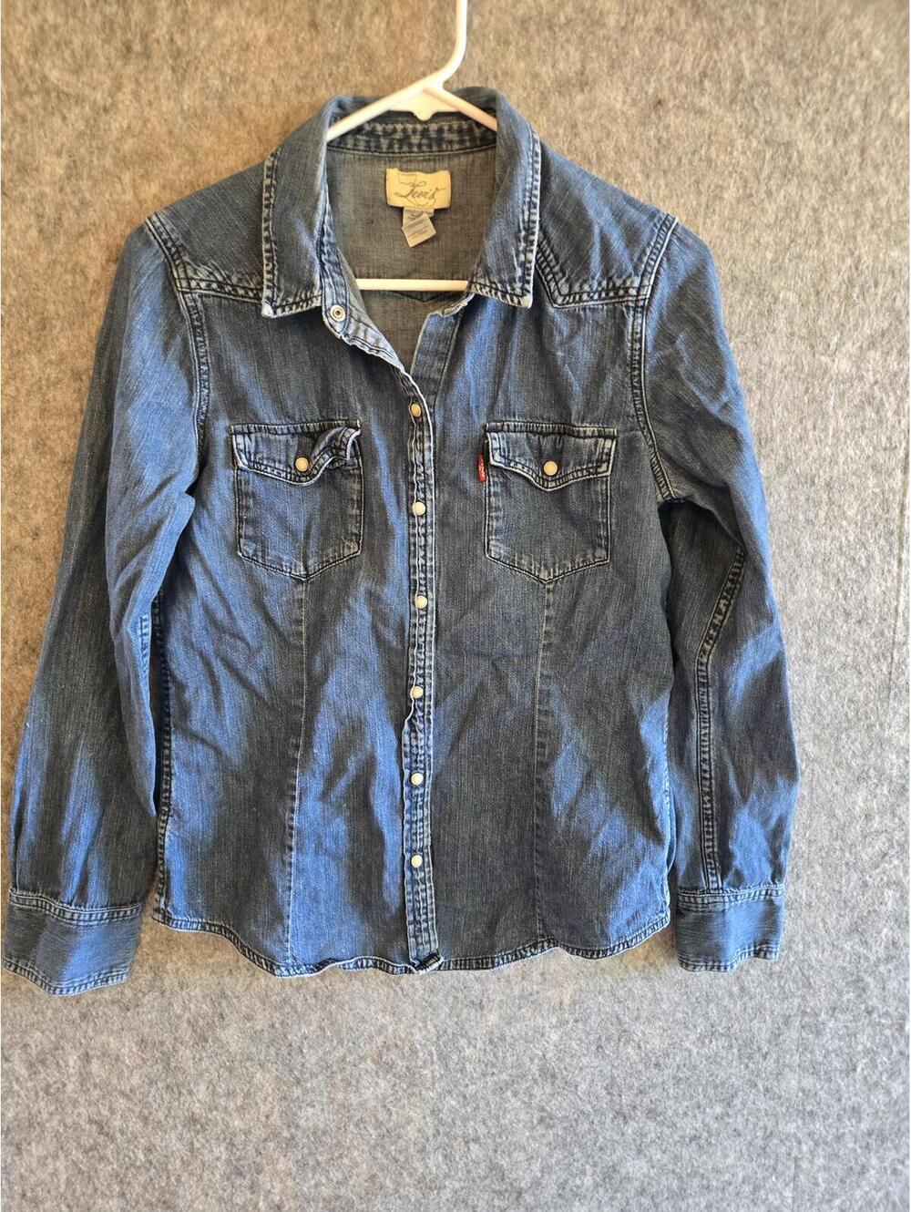 Levi's Classic Denim Western Shirt M Front Pearlized Snaps